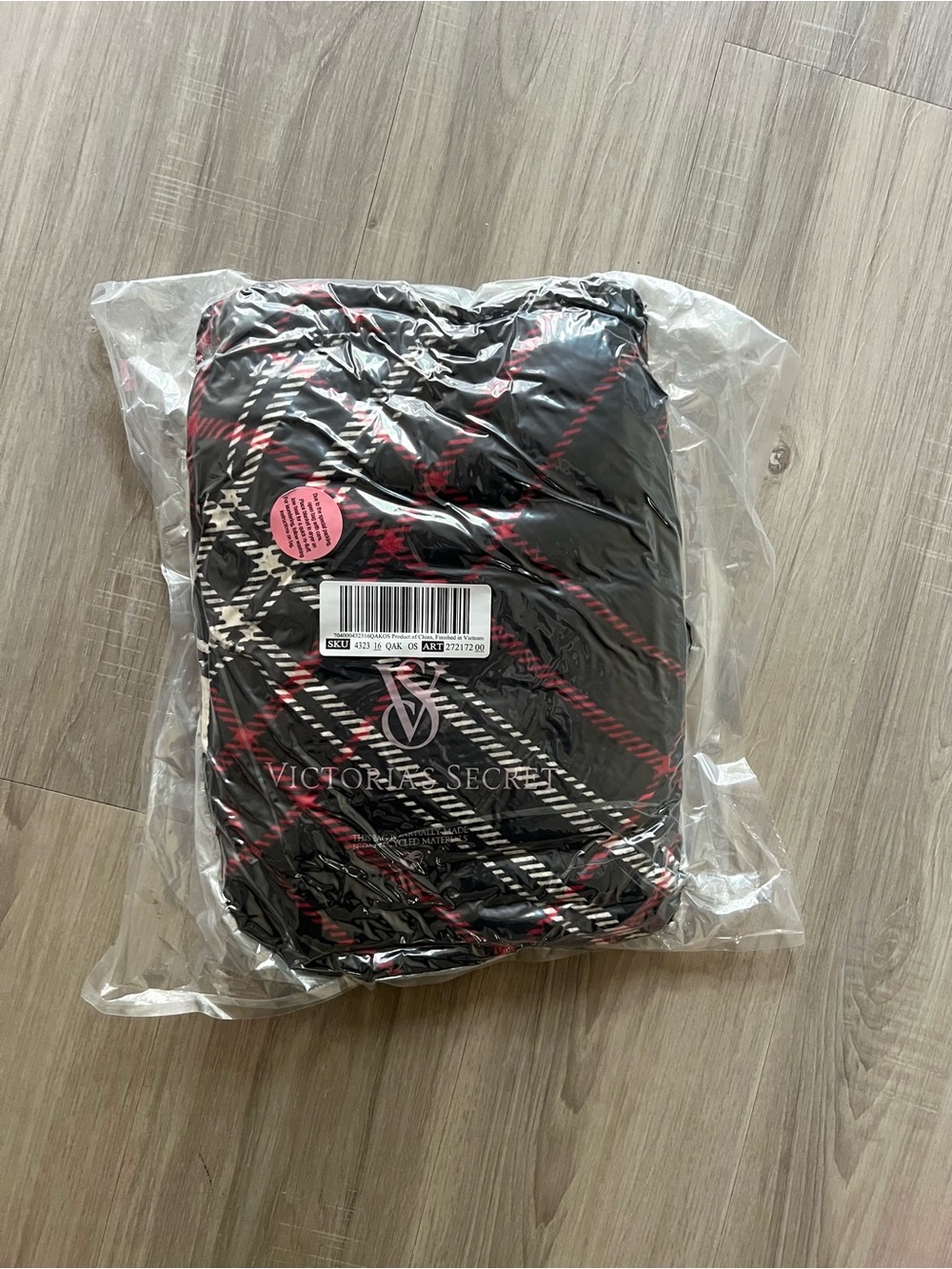 NWT Victoria’s Secret Plaid Sherpa Throw Blanket Sealed OS 50”x60”